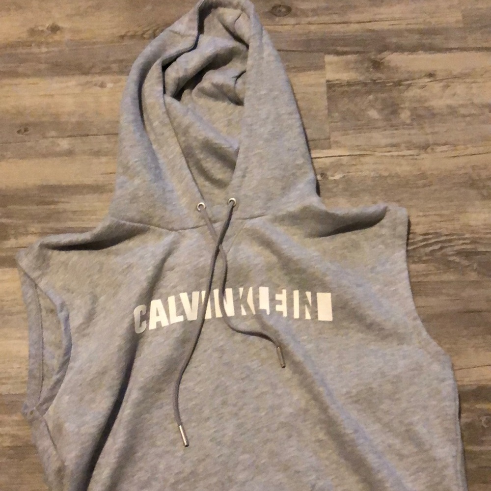 Sleeveless Calvin Klein cropped hoodie